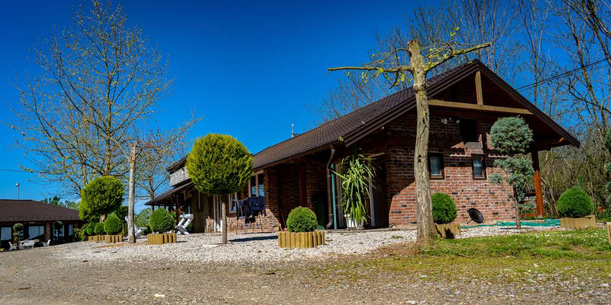 Carplake Zabar Bosnie Clubgebouw 1 Carplake Zabar 1