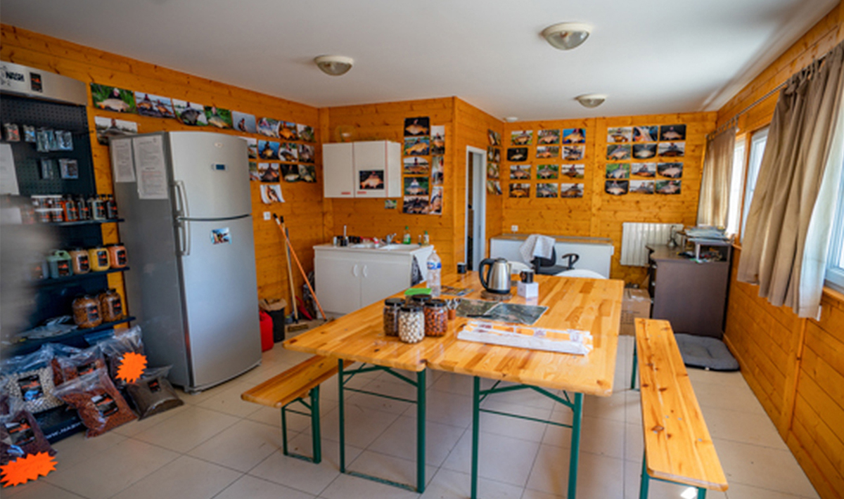 Clubhuis Chateliers Karpervissen Frankrijk Betaalwater Clubhuis Chateliers 1