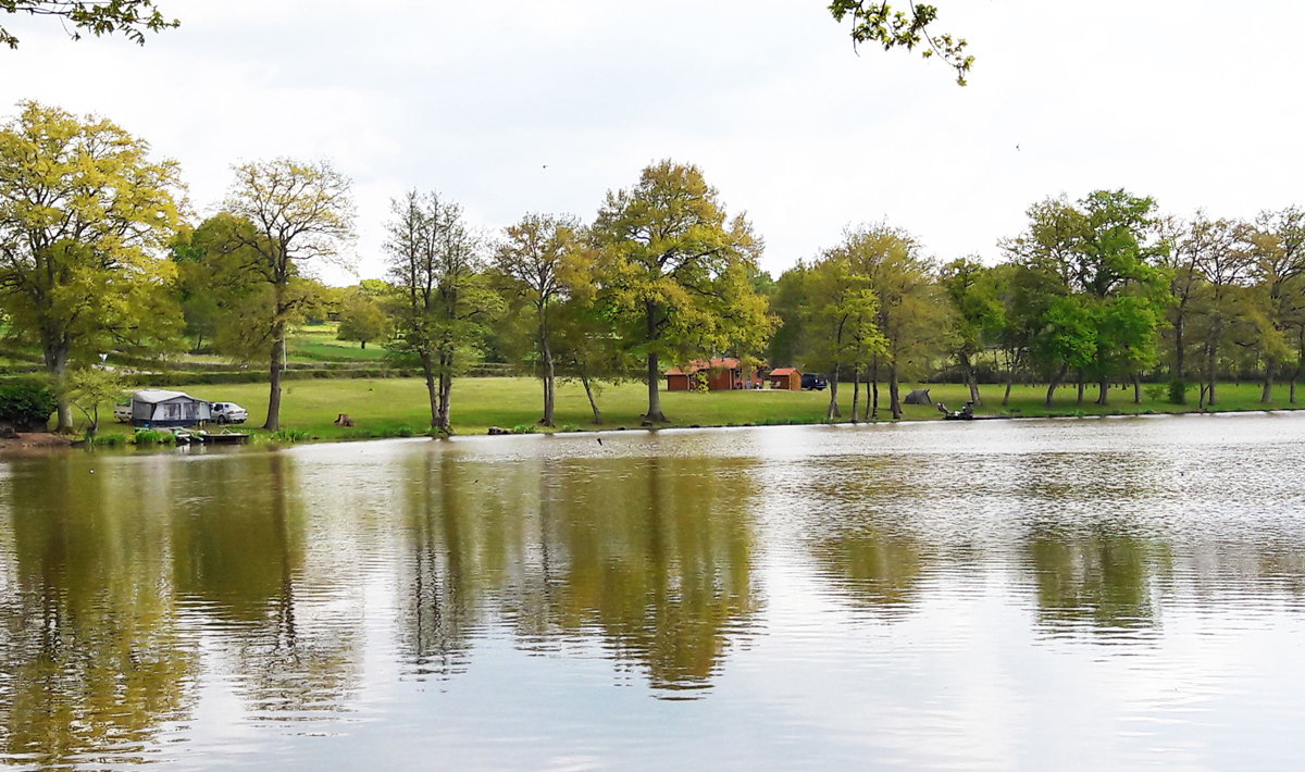 Camperplaats Etang Morlou Visvakantie Frankrijk Camperplaats Morlou Accommodatie