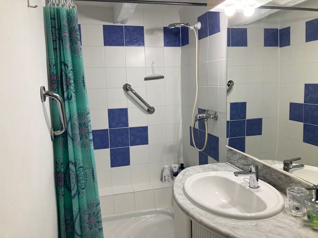 Ebro Deluxe Fishing Bathroom 2 Fishing Bathroom 2