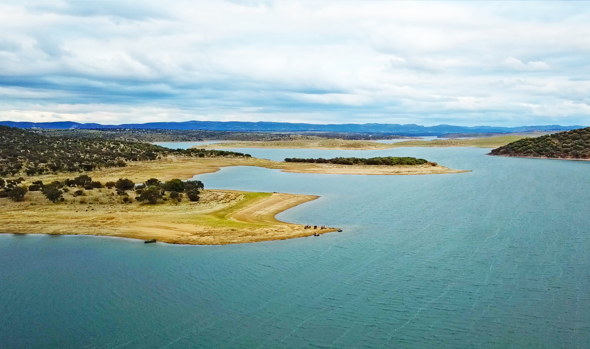 Luchtfoto Orellana Extremadura Spanje Karpervissen Luchtfoto Spanje 2